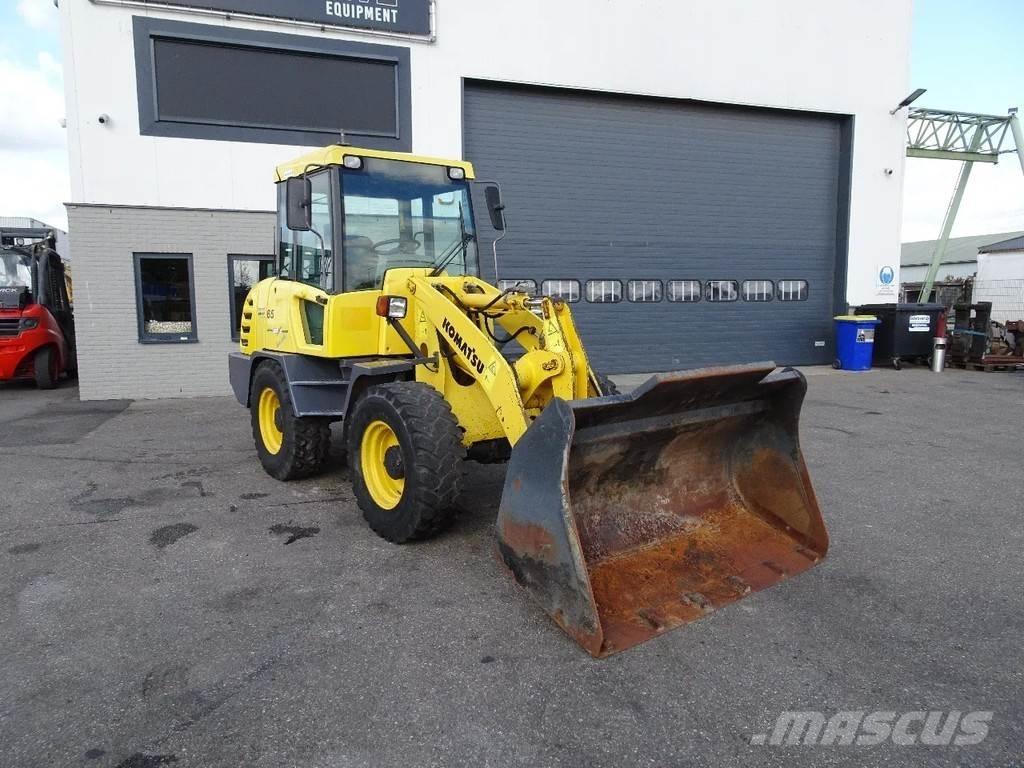 Komatsu WA65-3 Naudoti ratiniai krautuvai