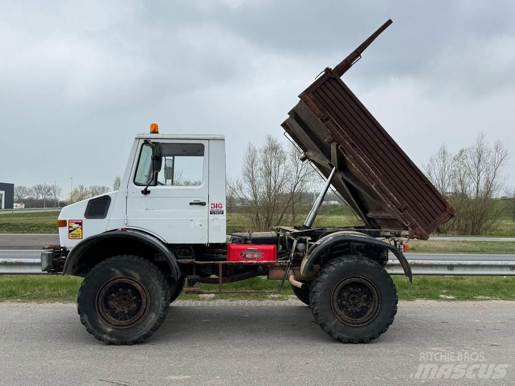 Mercedes-Benz 425 Savivarčių priekabų vilkikai