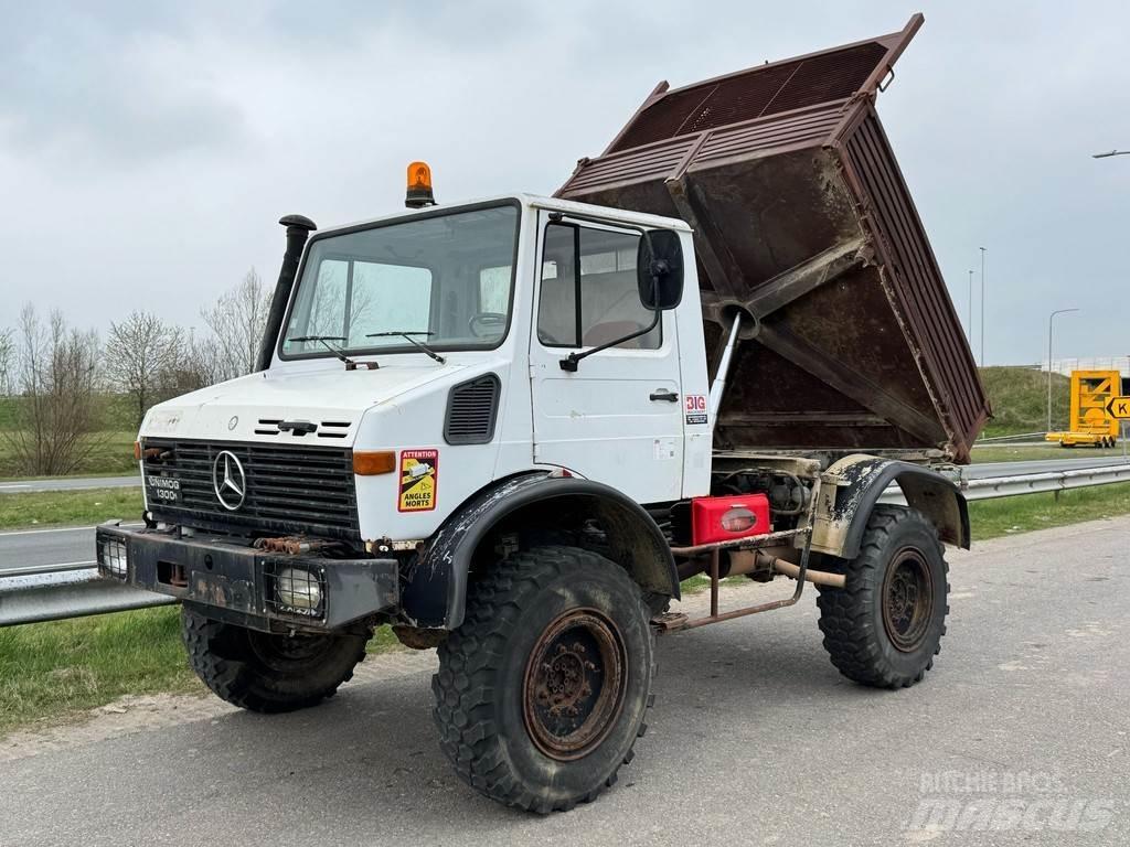 Mercedes-Benz 425 Savivarčių priekabų vilkikai