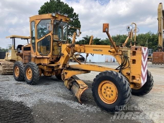 Komatsu GD 405 A-2 Greideriai
