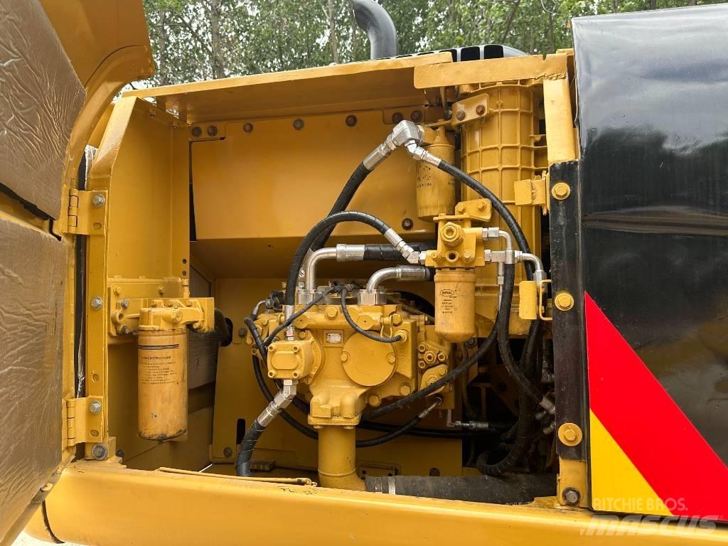 CAT 320D Vikšriniai ekskavatoriai