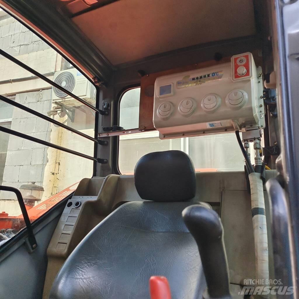 Hitachi ZX 70 Vikšriniai ekskavatoriai