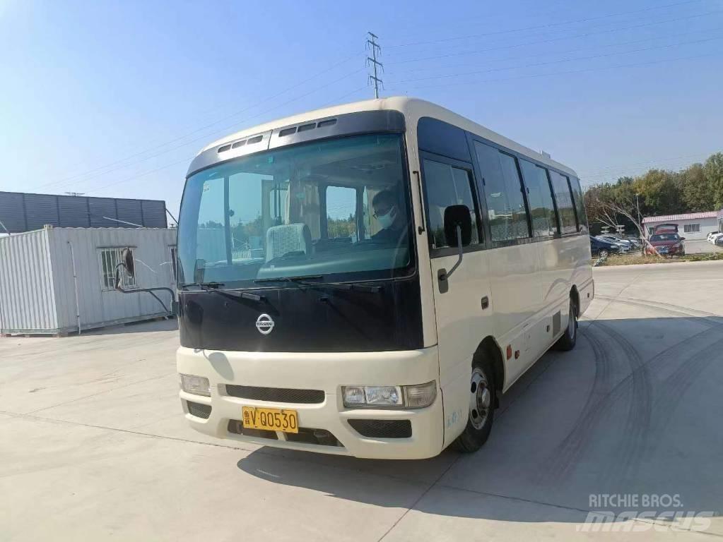 Nissan Civilian Tarpmiestiniai autobusai