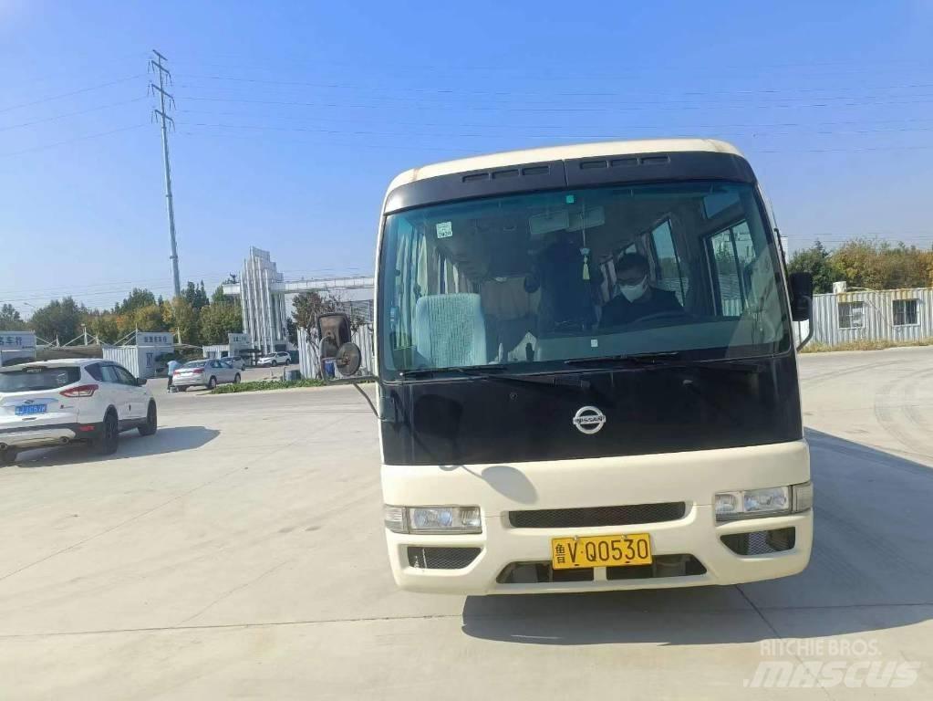 Nissan Civilian Tarpmiestiniai autobusai