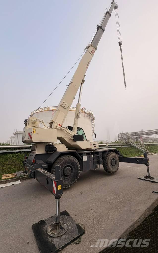 Terex RC 35 Neapdoroto reljefo kranai