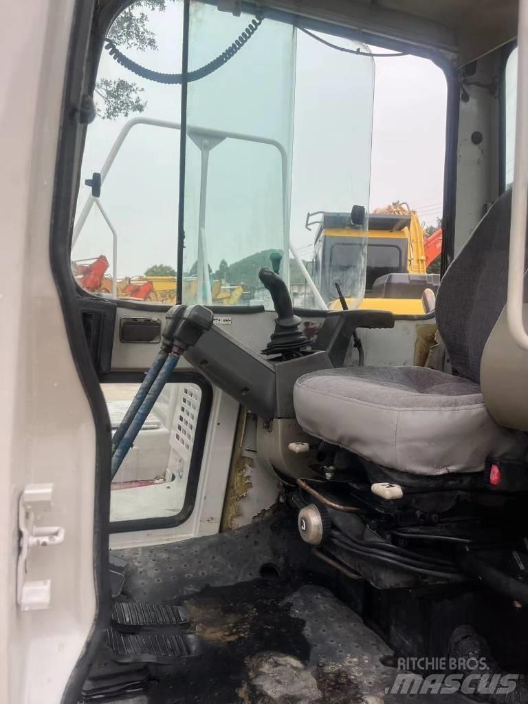 Takeuchi TB180C Vikšriniai ekskavatoriai