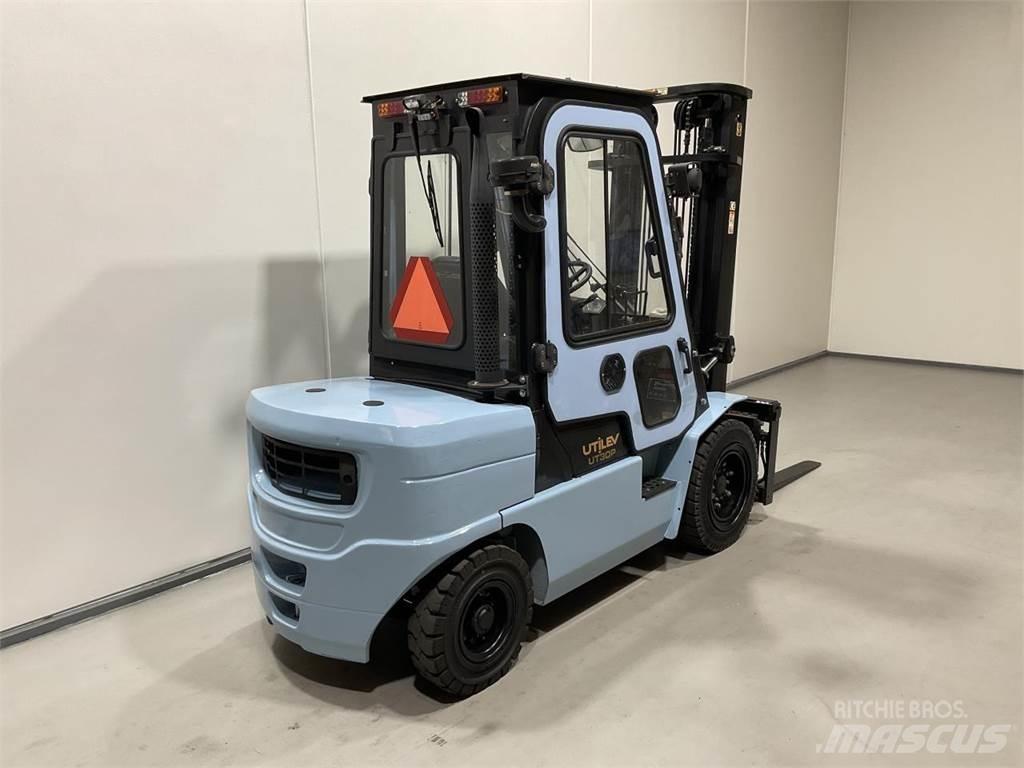 Utilev UT30P Dyzeliniai krautuvai