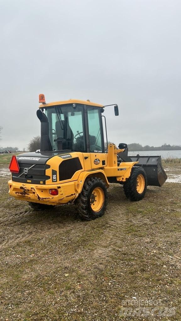 Volvo L 30 G Naudoti ratiniai krautuvai