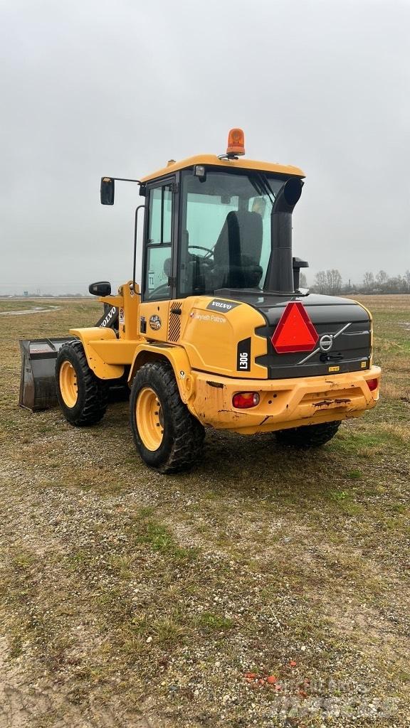 Volvo L 30 G Naudoti ratiniai krautuvai