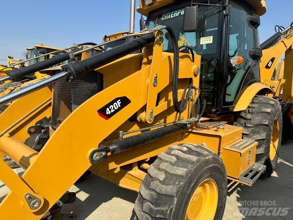 CAT 420F Naudoti ratiniai krautuvai