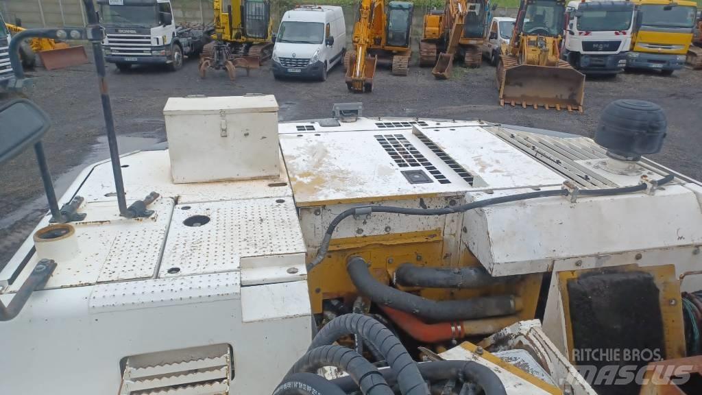 CAT 328 D L Vikšriniai ekskavatoriai