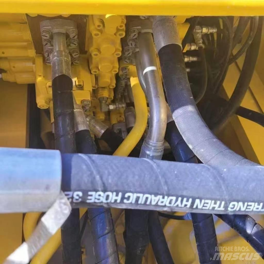 Komatsu 240LC-8 Vikšriniai ekskavatoriai
