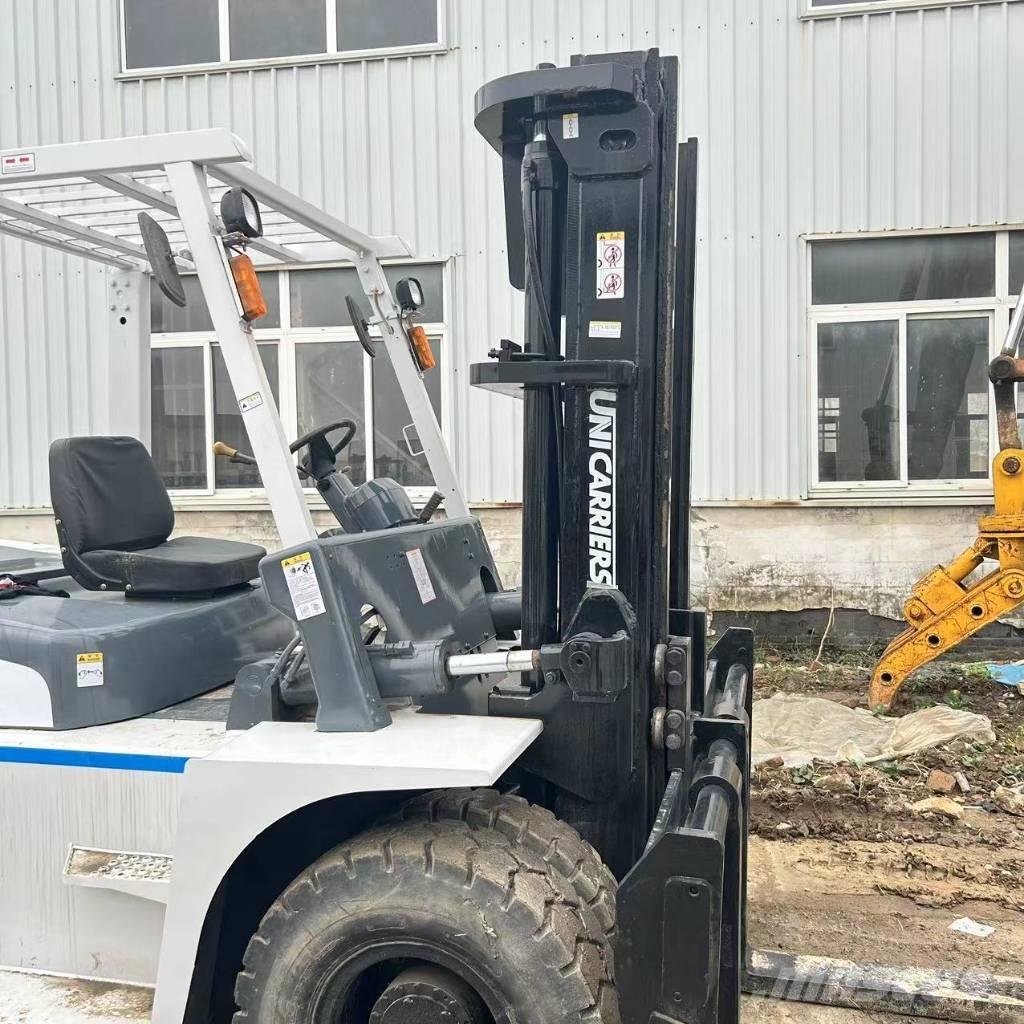 TCM 70 Dyzeliniai krautuvai