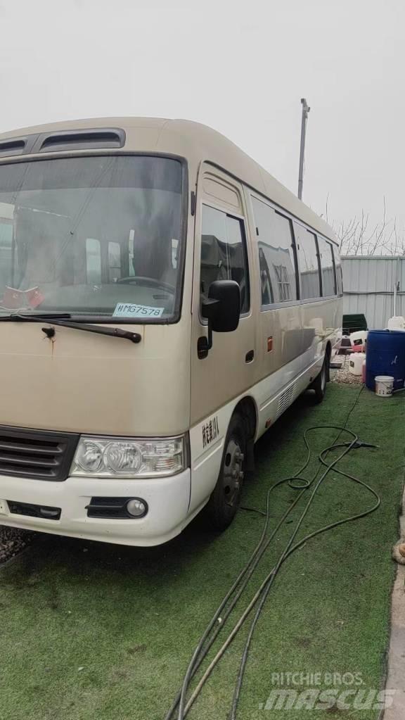 Toyota Coaster Tarpmiestiniai autobusai