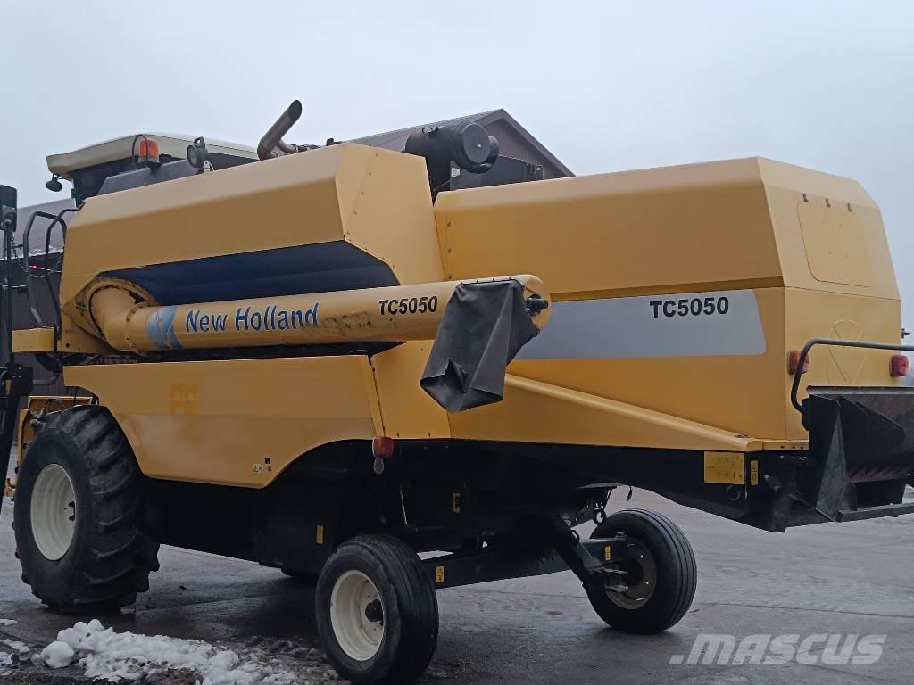 New Holland TC 5050 Derliaus nuėmimo kombainai