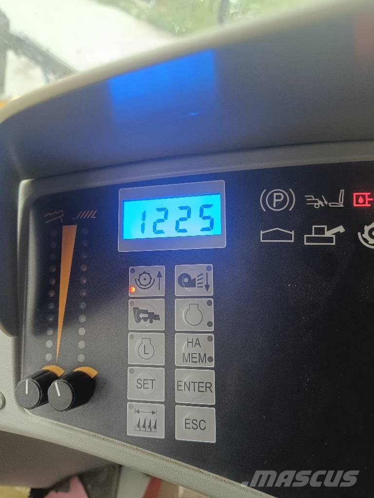 New Holland TC 5050 Derliaus nuėmimo kombainai