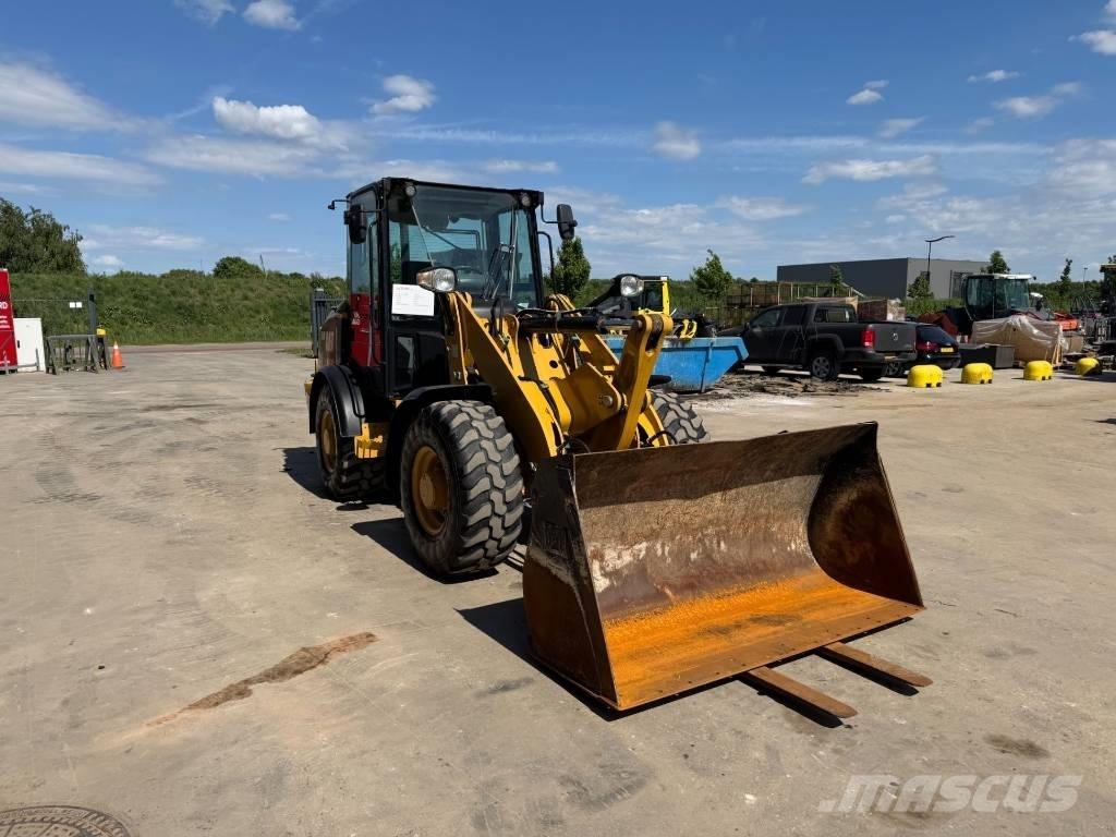 CAT 906M Naudoti ratiniai krautuvai