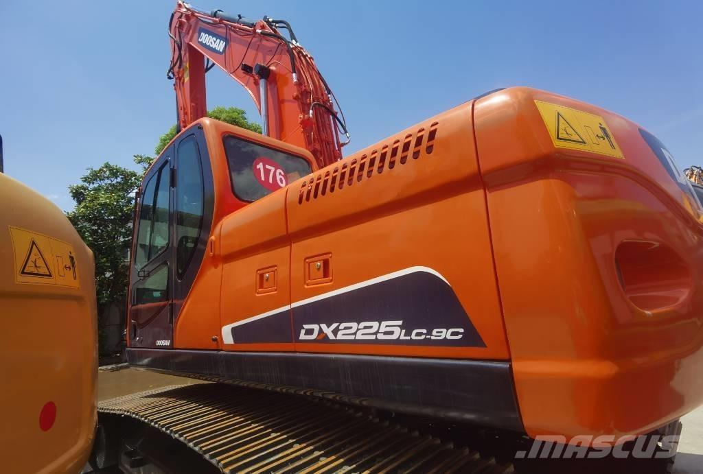 Doosan DX 225 LC Vikšriniai ekskavatoriai