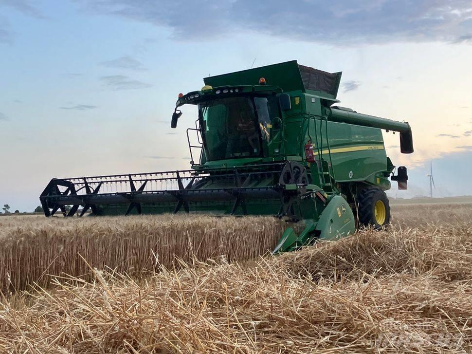 John Deere T 670 i Derliaus nuėmimo kombainai
