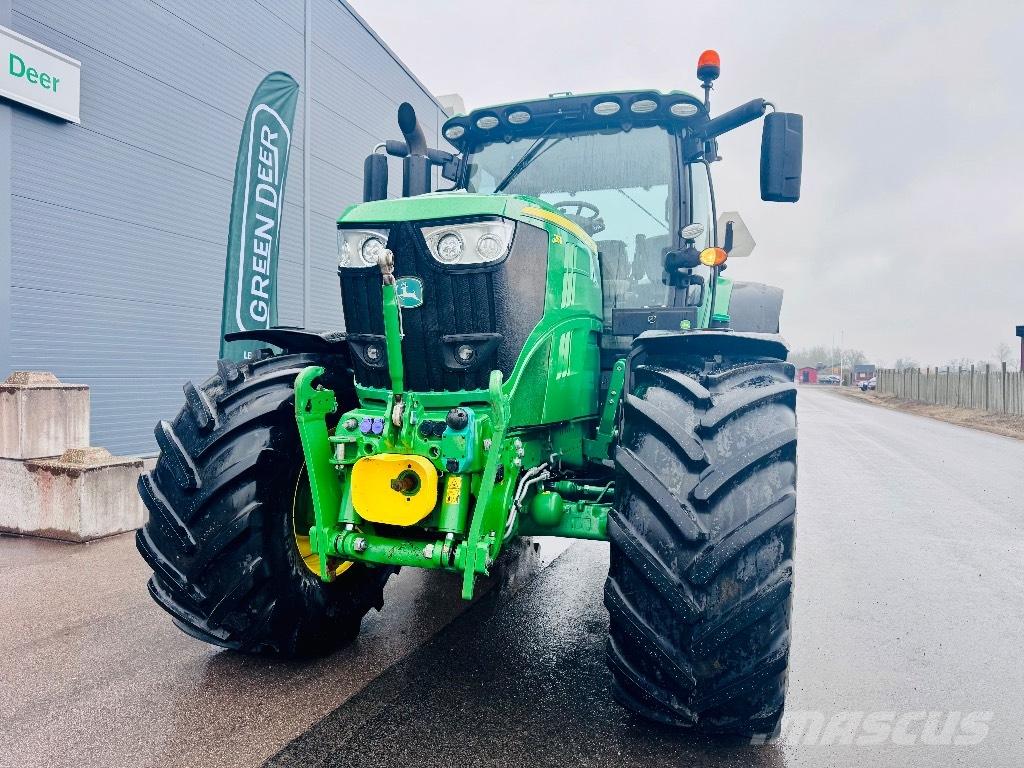 John Deere 6215 R Traktoriai