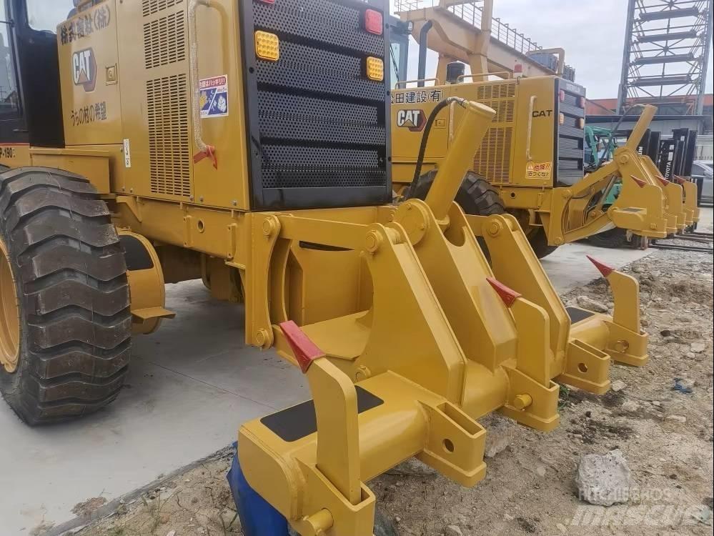 CAT 140 H Greideriai