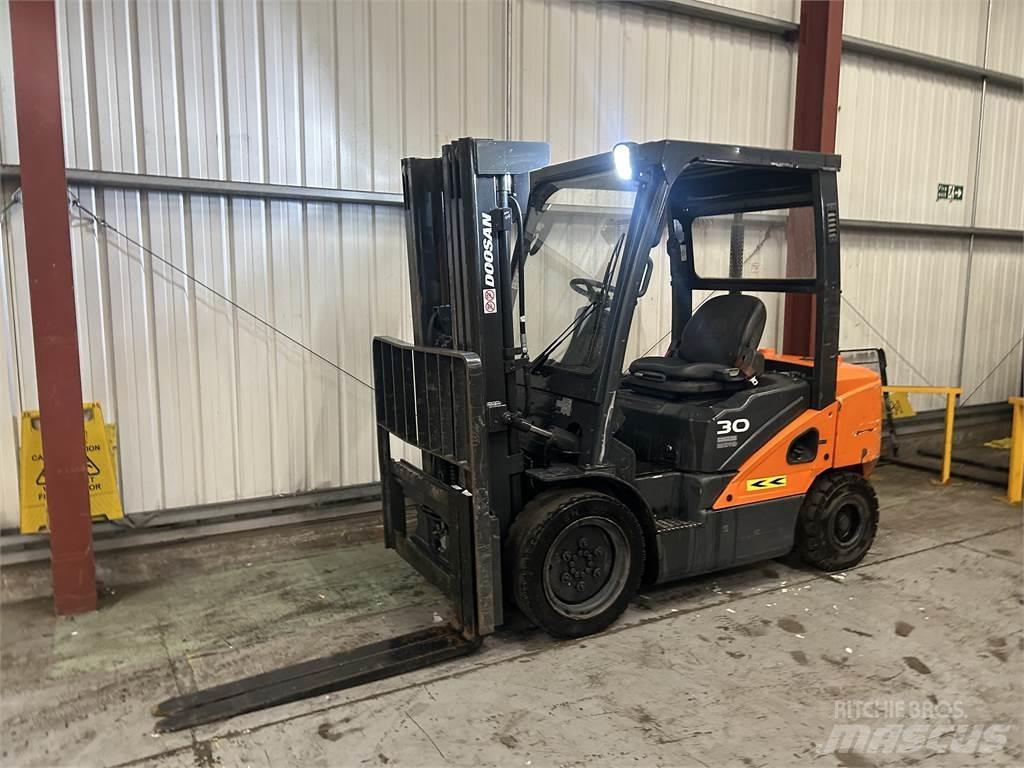 Doosan D30S-5 Dyzeliniai krautuvai