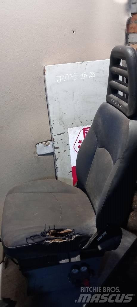 Iveco Daily.     3802247 Kabinos ir salonai