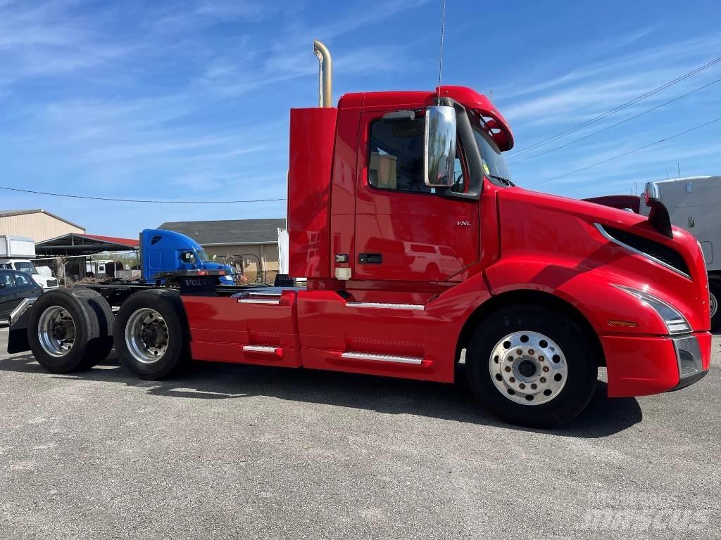 Volvo VNL64T300 Naudoti vilkikai