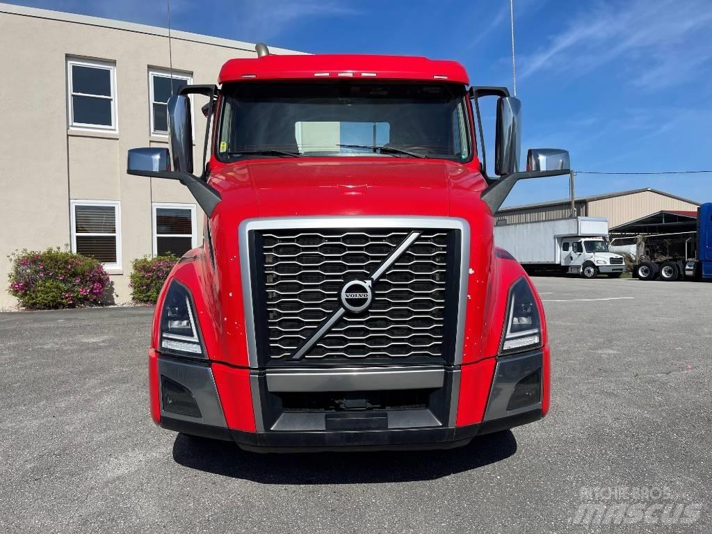 Volvo VNL64T300 Naudoti vilkikai