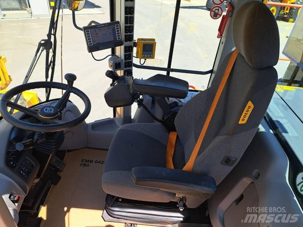 Volvo L 220 H Naudoti ratiniai krautuvai
