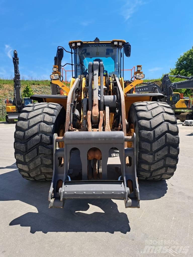 Volvo L 220 H Naudoti ratiniai krautuvai