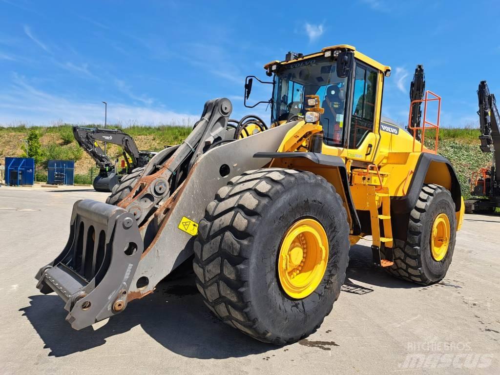 Volvo L 220 H Naudoti ratiniai krautuvai