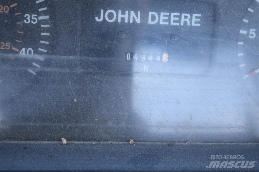 John Deere 6100 Traktoriai