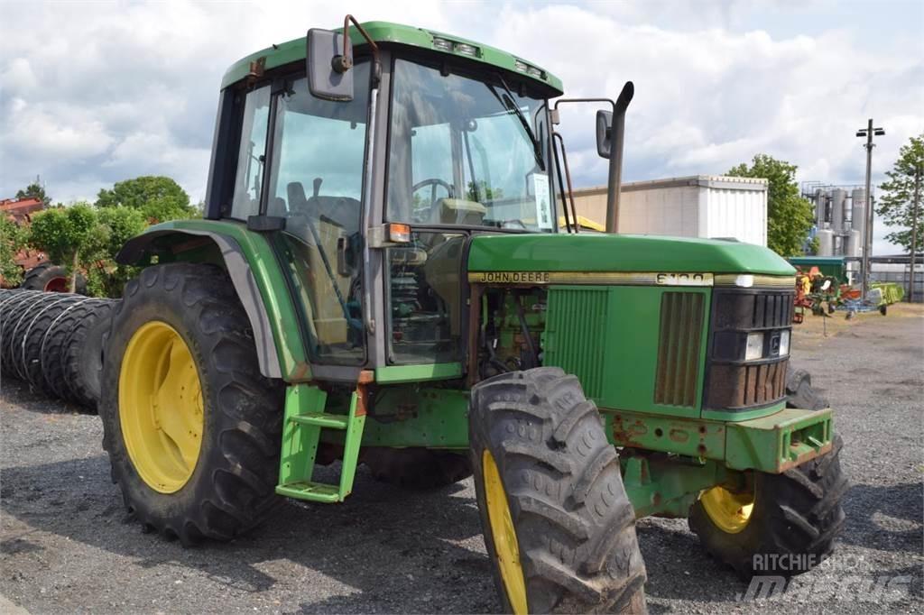 John Deere 6100 Traktoriai