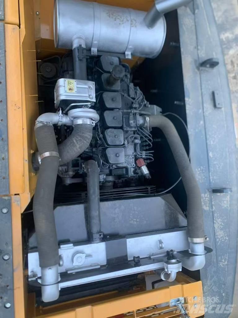 Hyundai R220LC-9S Vikšriniai ekskavatoriai