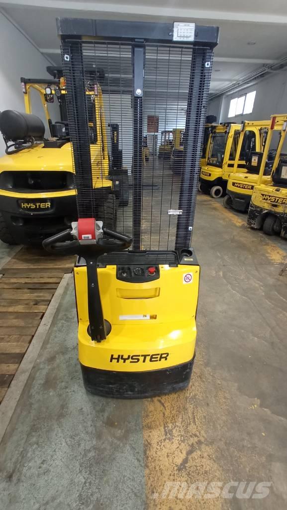 Hyster S 1.0 E Rankiniai padėklų rietuvai