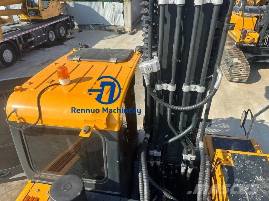 Hyundai R220LC-9S Vikšriniai ekskavatoriai