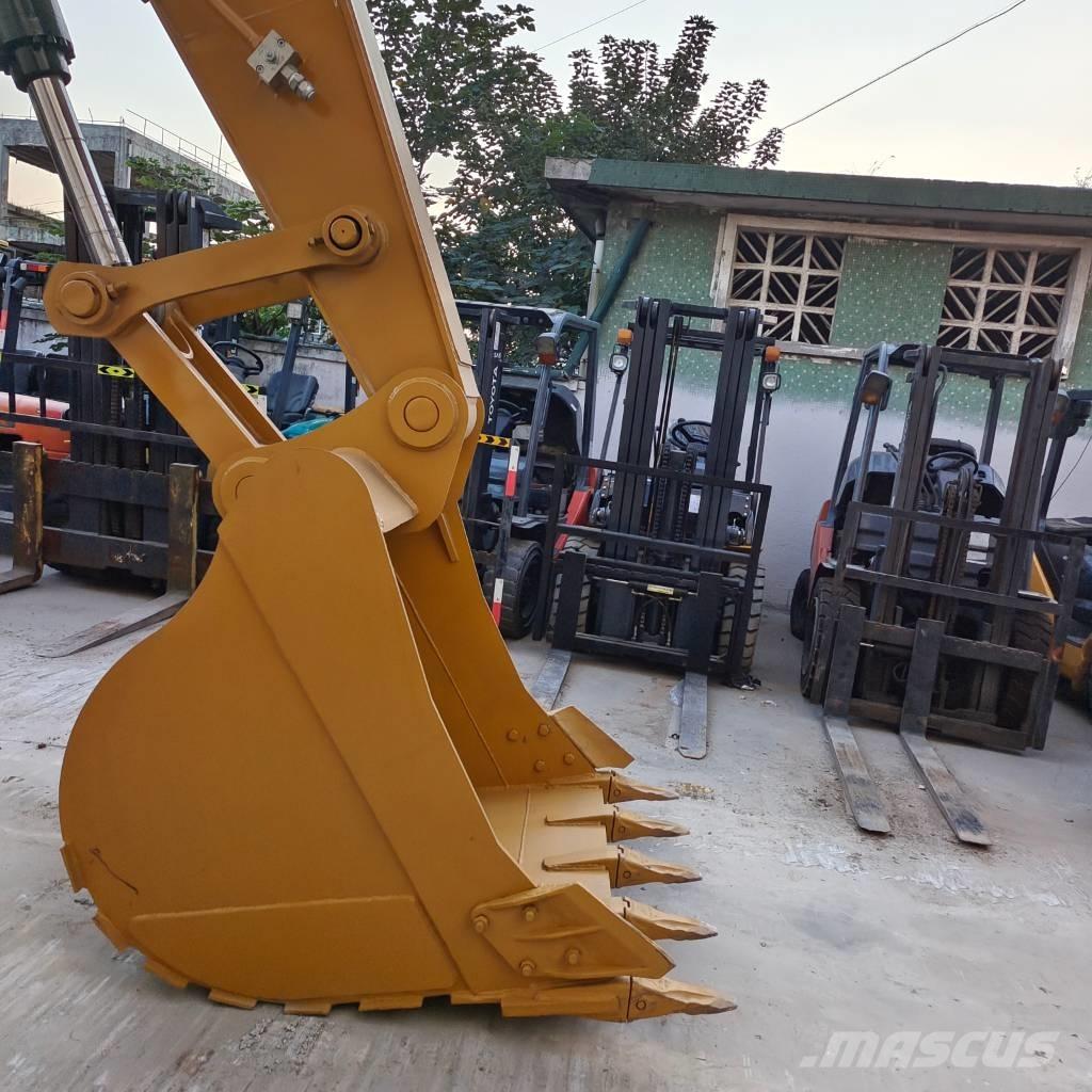 CAT 330 D 2 L Vikšriniai ekskavatoriai