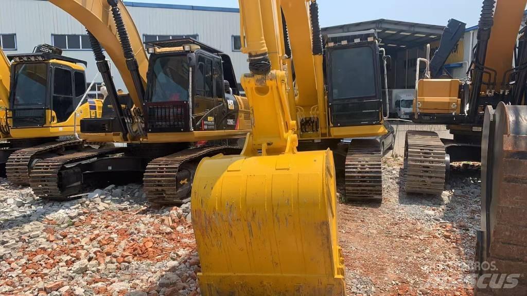 Komatsu PC 200 -8mo Vikšriniai ekskavatoriai