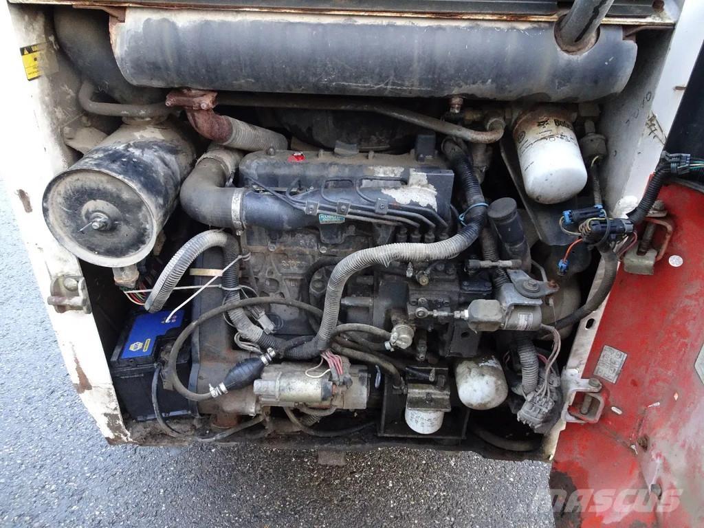 Bobcat 753 Krautuvai su šoniniu pasukimu