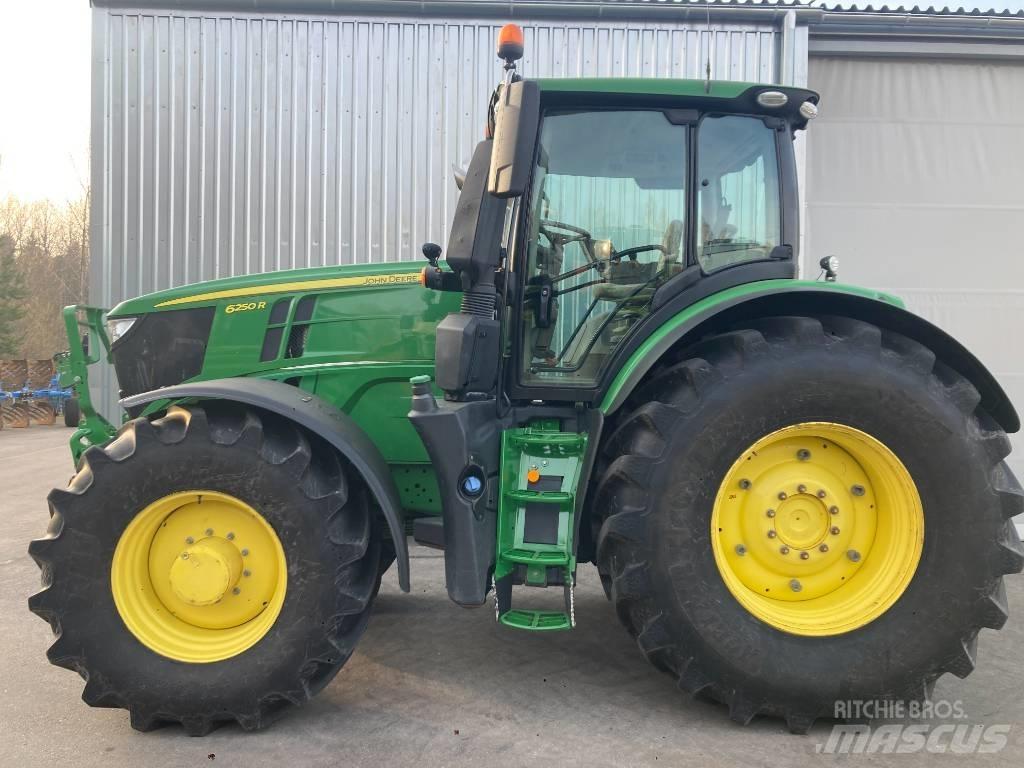 John Deere 6250 R Traktoriai