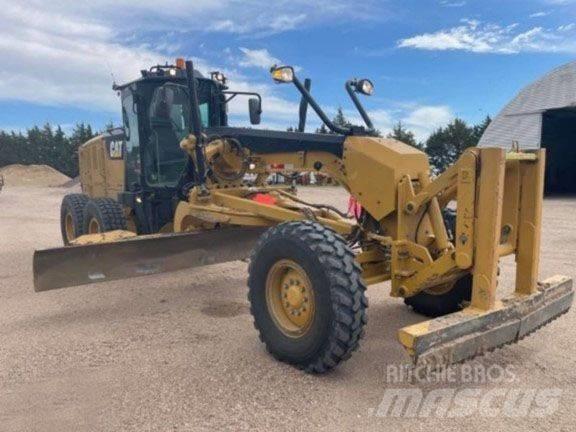 CAT 140 M 2 Greideriai