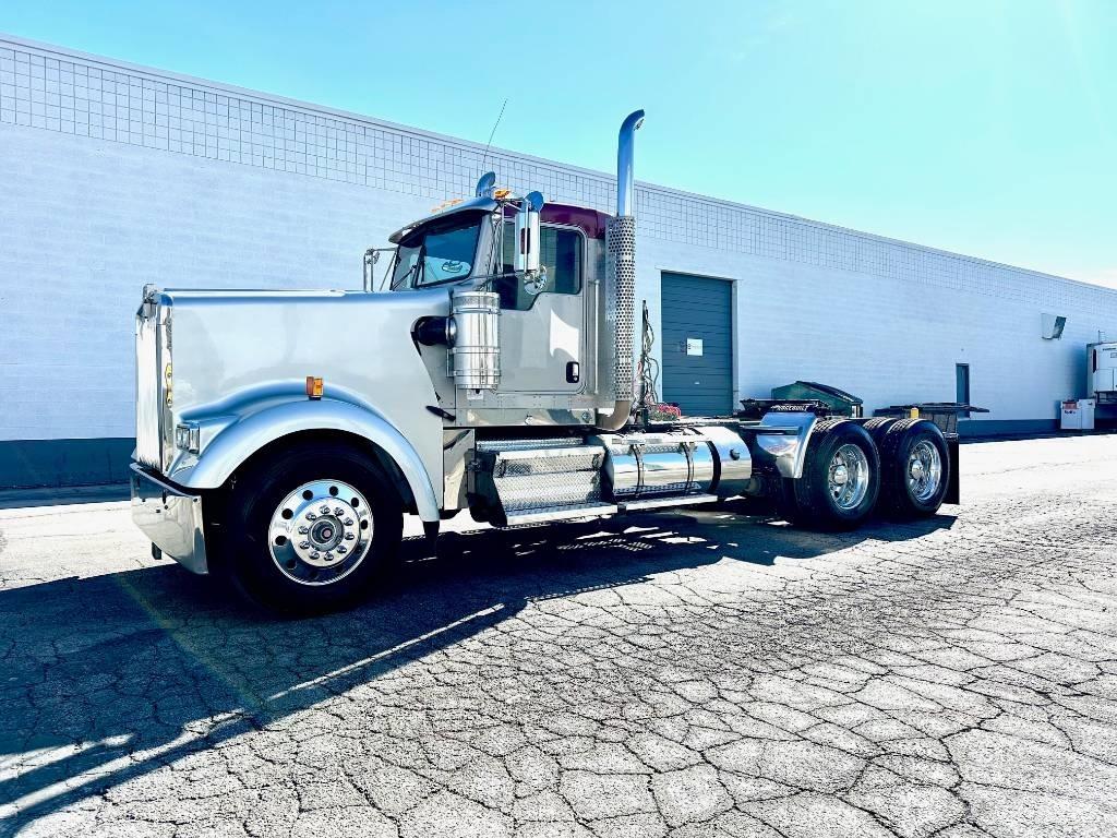 Kenworth W 900 L Naudoti vilkikai