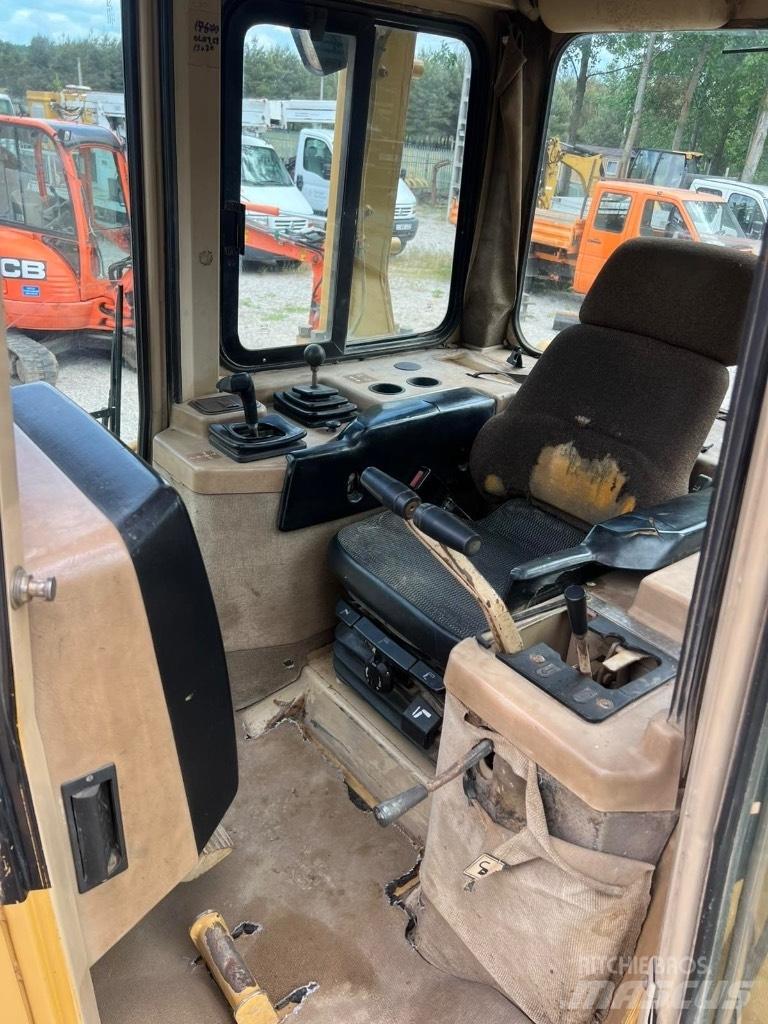 CAT D 6 M Vikšriniai buldozeriai