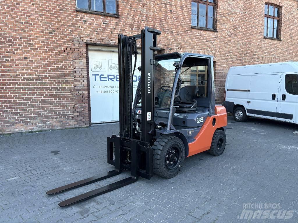 Toyota 06-8FDF30 Dyzeliniai krautuvai