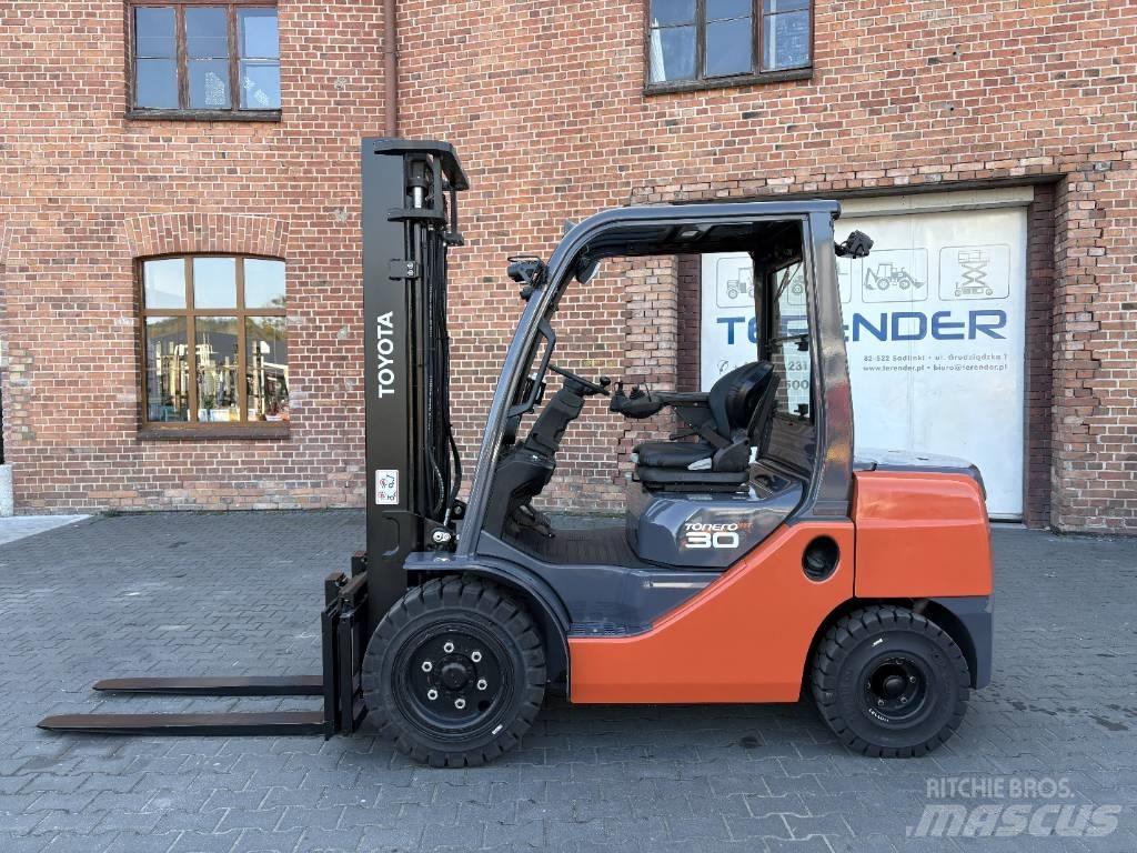 Toyota 06-8FDF30 Dyzeliniai krautuvai