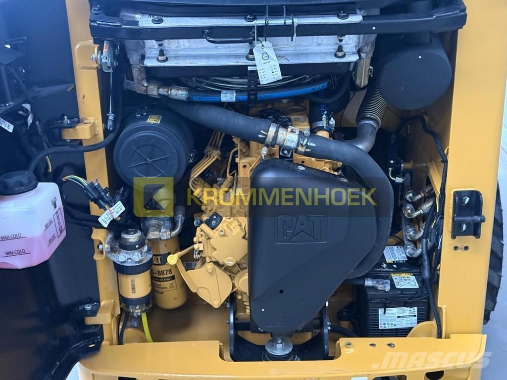 CAT 216 B3 Krautuvai su šoniniu pasukimu