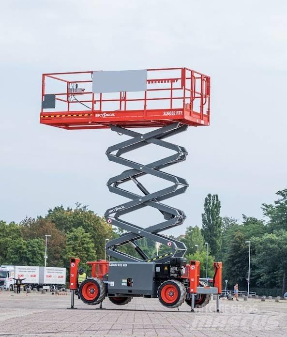 SkyJack 6832RTE Žirkliniai keltuvai