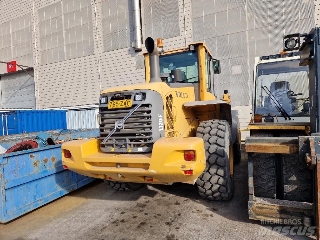 Volvo L 120 F Naudoti ratiniai krautuvai