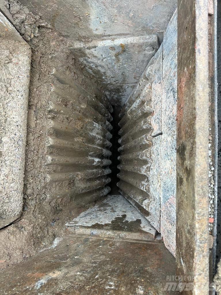 Sandvik QJ 241 Mobilūs smulkintuvai